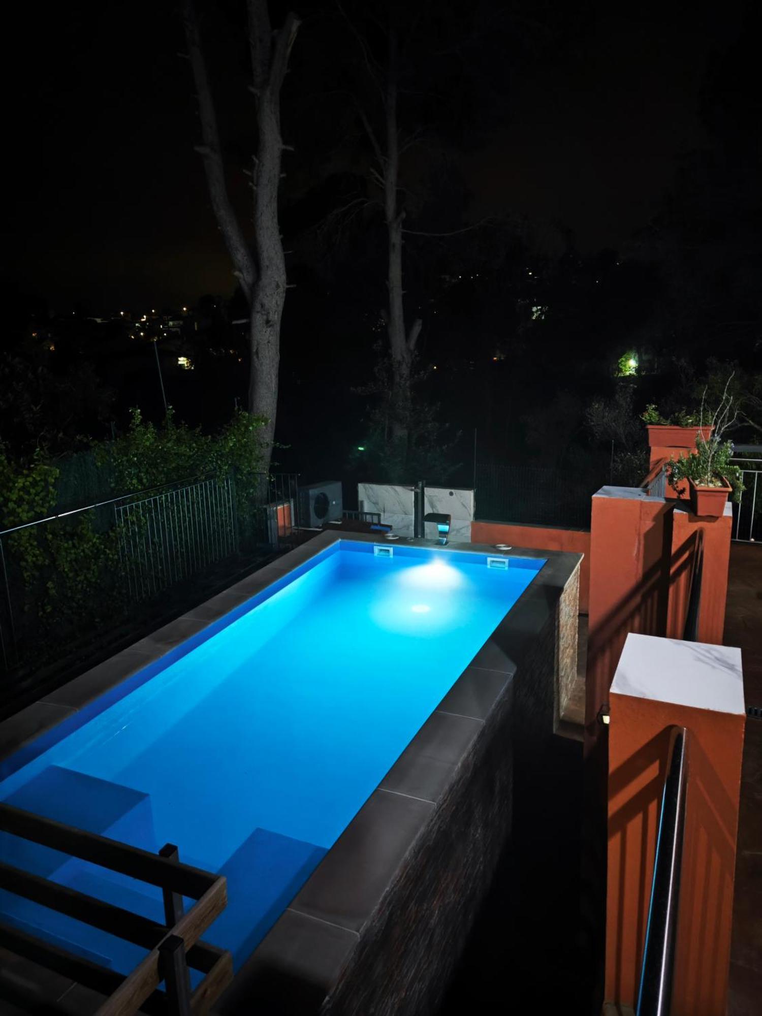 Relax House Barcelone Villa Sant Esteve Sesrovires Exterior photo